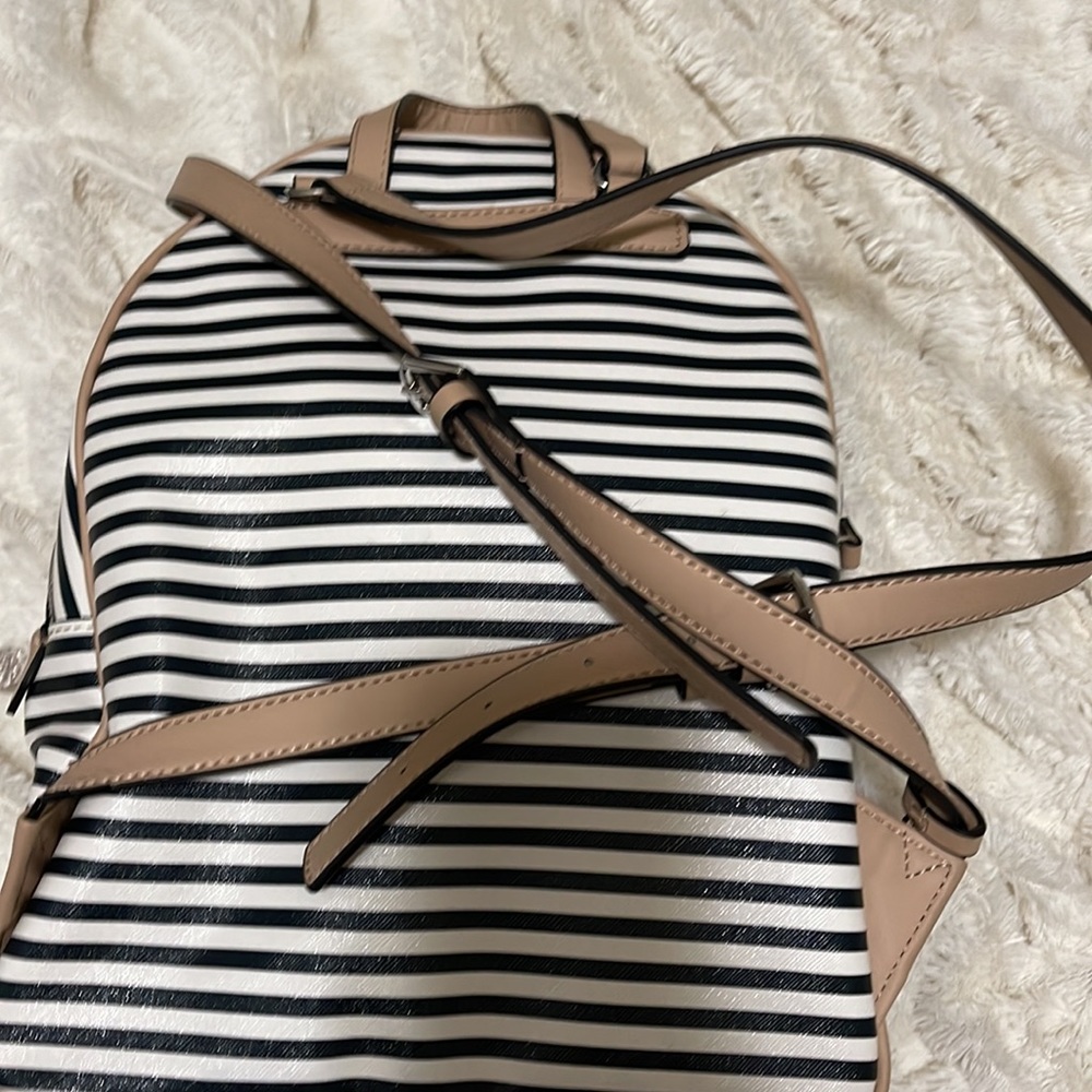 Mini backpack guess - Picture 4 of 6